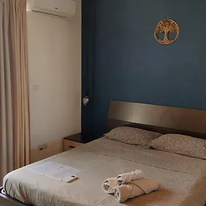 splendid-bedroom-with-private-bathroom-near-airport-and-sea.qawrahotelsmalta.org/
